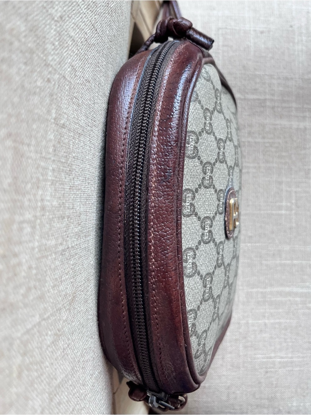 Vintage Gucci Plus crossbody with monogram. Exterior and interior bag is clean. - Picture 8 of 16